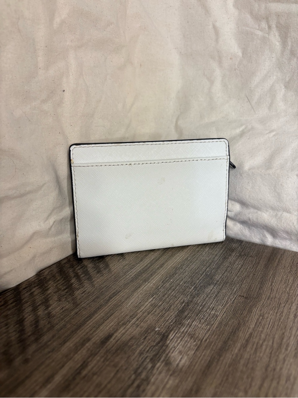 Michael Kors Cream Saffiano Leather Compact Wallet with Gold Logo - Picture 2 of 4